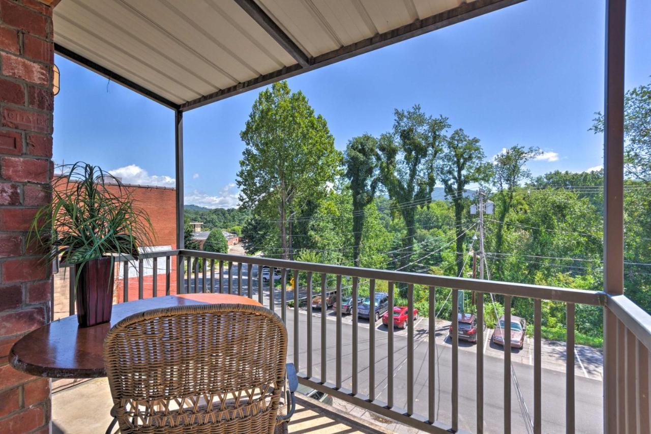 Modern Main St Apt In Downtown Waynesville! Bagian luar foto